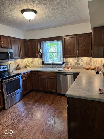 7832 Mallard Way, Indianapolis, IN 46256