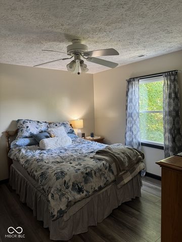 7832 Mallard Way, Indianapolis, IN 46256