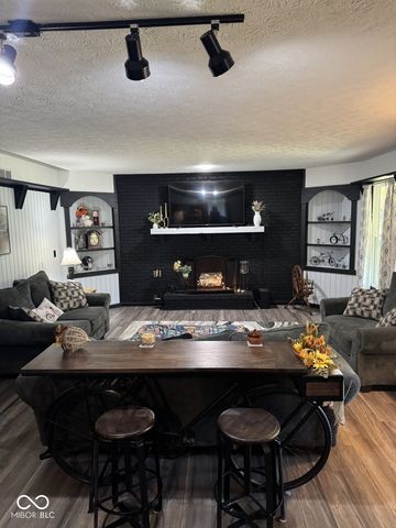 7832 Mallard Way, Indianapolis, IN 46256