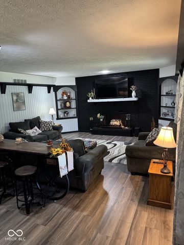 7832 Mallard Way, Indianapolis, IN 46256