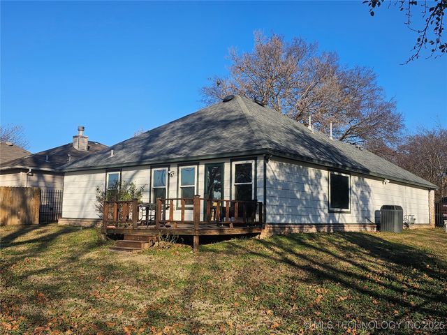 2124 N Norfolk Avenue, Tulsa, OK 74106