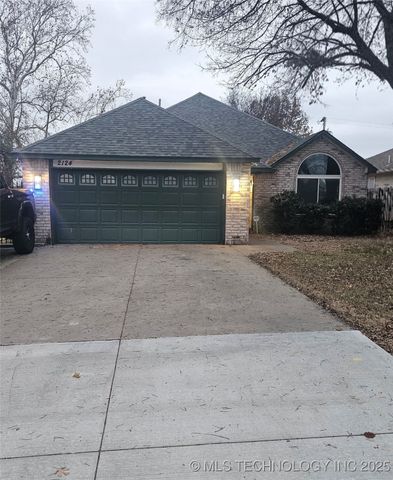 2124 N Norfolk Avenue, Tulsa, OK 74106