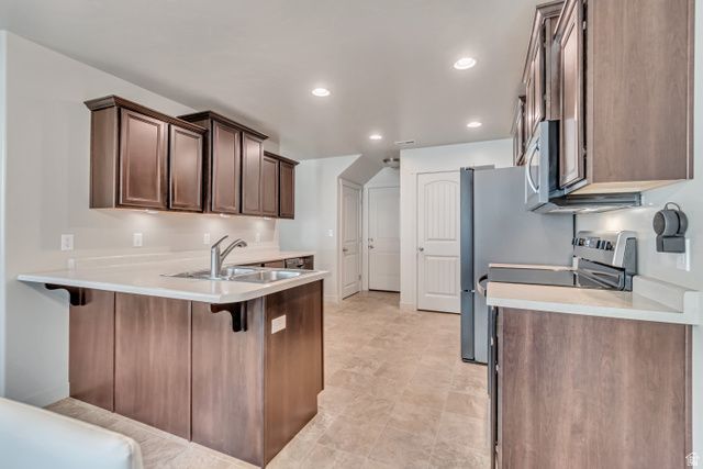 1643 N HOLLYHOCK, Farmington, UT 84025