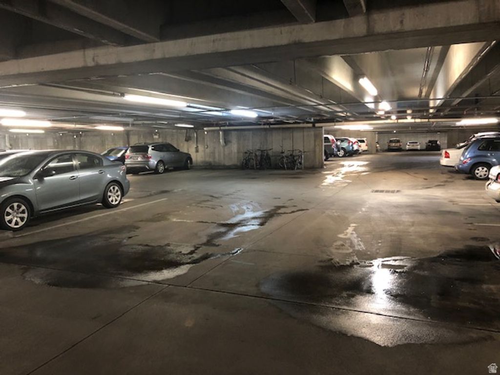 Image 14 of property listing at 567 N UNIVERSITY AVE #209, Provo, UT 84601