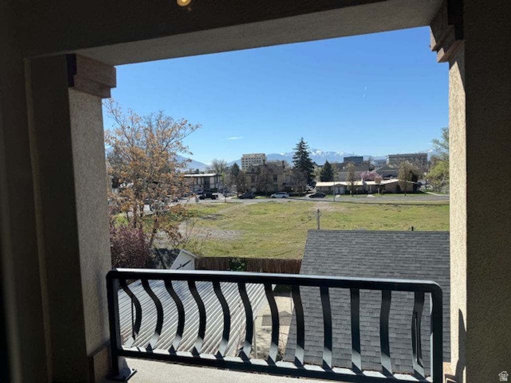 Image 3 of property listing at 567 N UNIVERSITY AVE #209, Provo, UT 84601