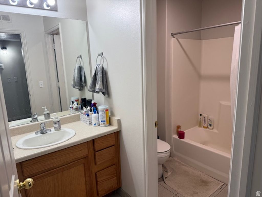 Image 7 of property listing at 567 N UNIVERSITY AVE #209, Provo, UT 84601