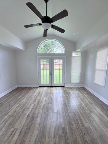 208 Preston Street, La Marque, TX 77568