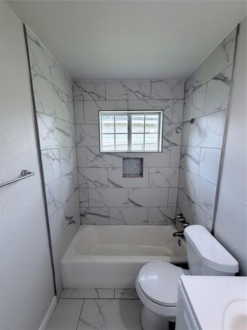 208 Preston Street, La Marque, TX 77568