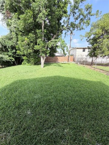 208 Preston Street, La Marque, TX 77568