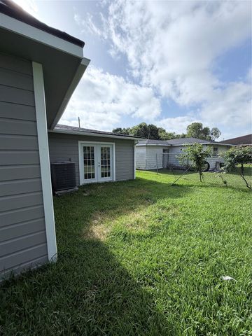 208 Preston Street, La Marque, TX 77568
