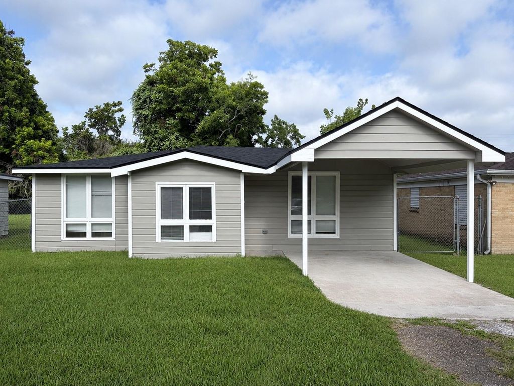 208 Preston Street, La Marque, TX 77568