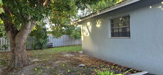 233 SE 26th Avenue, Boynton Beach, FL 33435