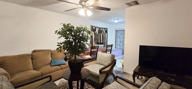 233 SE 26th Avenue, Boynton Beach, FL 33435