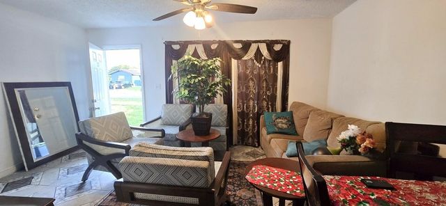 233 SE 26th Avenue, Boynton Beach, FL 33435