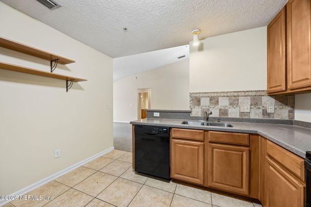 7055 DEER LODGE Circle 106, Jacksonville, FL 32256