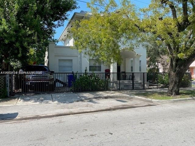 876 SW 2nd Street, Miami, FL 33130