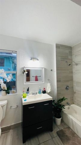876 SW 2nd Street, Miami, FL 33130