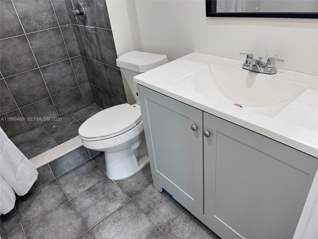 492 NW 165th St Rd C-309, Miami, FL 33169