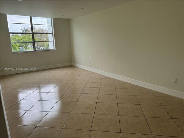 492 NW 165th St Rd C-309, Miami, FL 33169