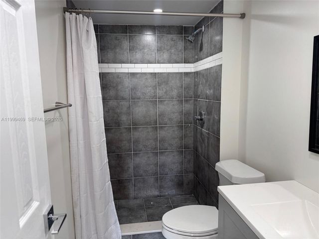 492 NW 165th St Rd C-309, Miami, FL 33169