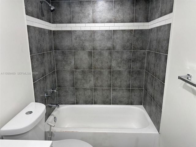 492 NW 165th St Rd C-309, Miami, FL 33169