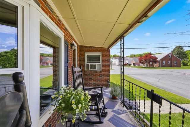 6409 4th Avenue, Lower Mt Bethel Twp, PA 18013