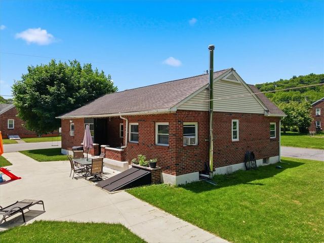 6409 4th Avenue, Lower Mt Bethel Twp, PA 18013