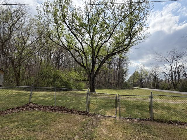 417 Trace Creek Rd, Hohenwald, TN 38462
