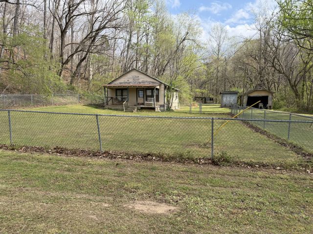 417 Trace Creek Rd, Hohenwald, TN 38462