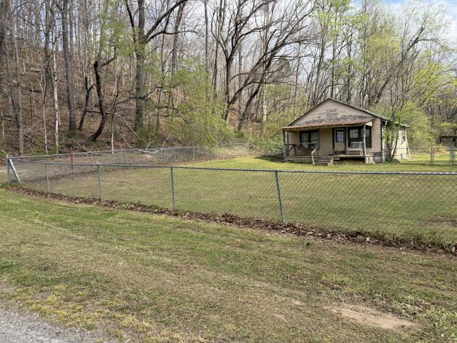 417 Trace Creek Rd, Hohenwald, TN 38462