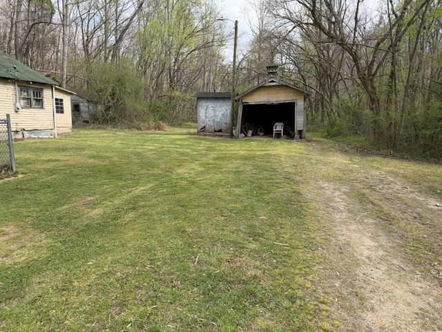 417 Trace Creek Rd, Hohenwald, TN 38462