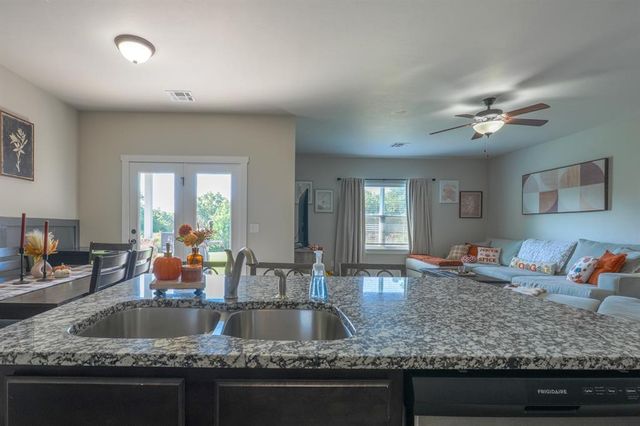 29273 Spur Circle, Mcloud, OK 74851