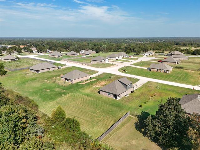 29273 Spur Circle, Mcloud, OK 74851