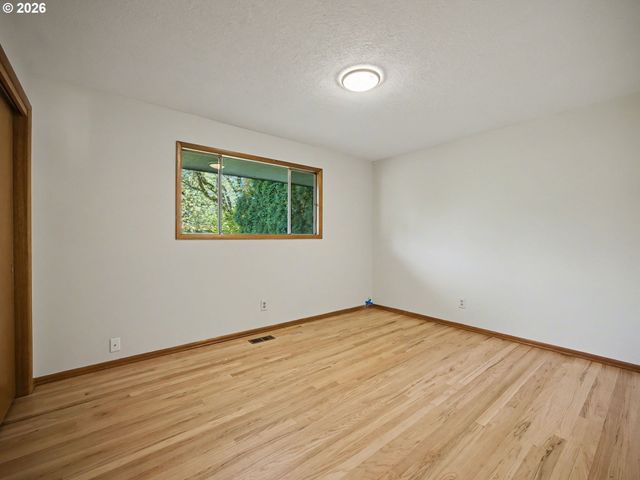 10336 Ne RUSSELL Ct, Portland, OR 97220