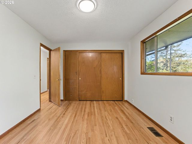 10336 Ne RUSSELL Ct, Portland, OR 97220