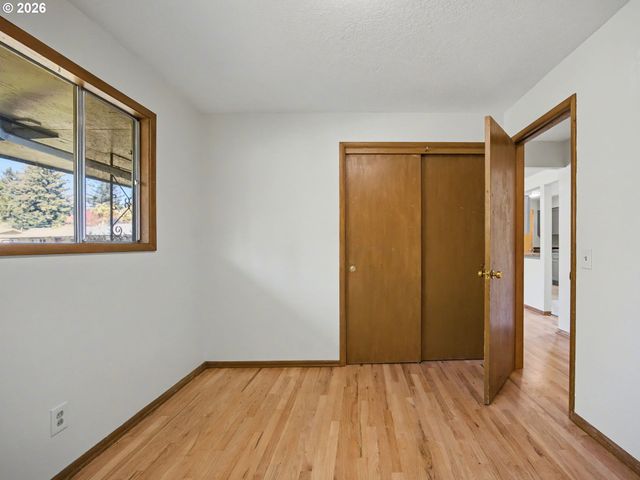 10336 Ne RUSSELL Ct, Portland, OR 97220