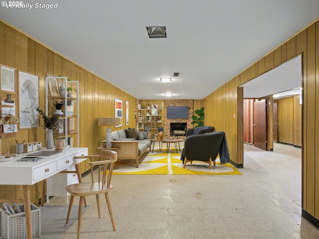 10336 Ne RUSSELL Ct, Portland, OR 97220