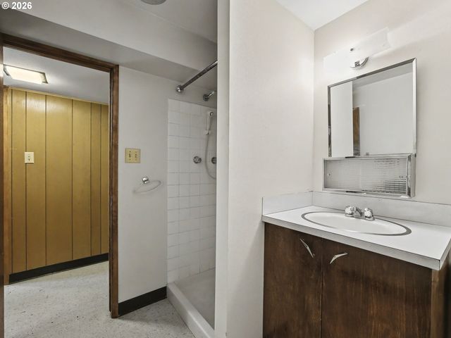 10336 Ne RUSSELL Ct, Portland, OR 97220