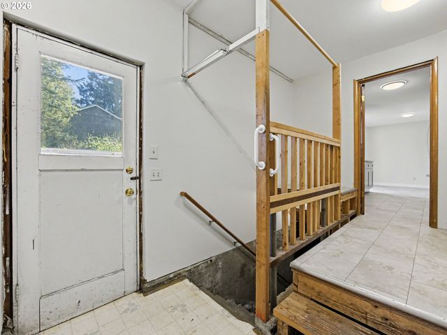 10336 Ne RUSSELL Ct, Portland, OR 97220