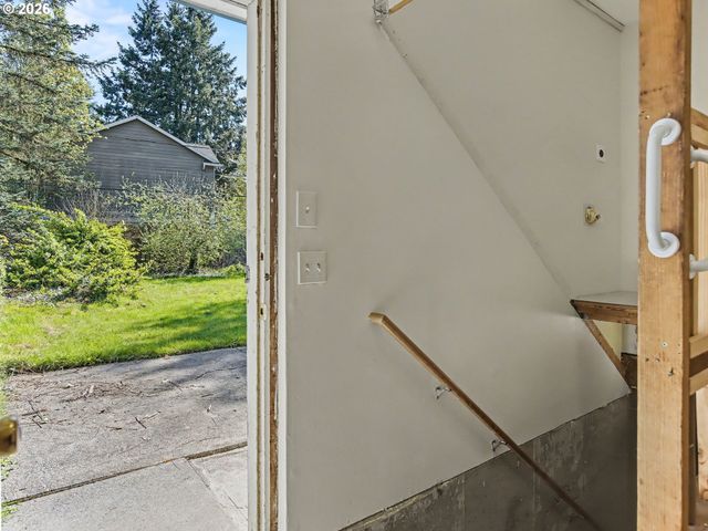 10336 Ne RUSSELL Ct, Portland, OR 97220