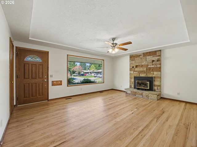 10336 Ne RUSSELL Ct, Portland, OR 97220