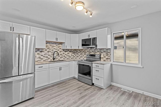 10452 Count Drive, St Louis, MO 63136