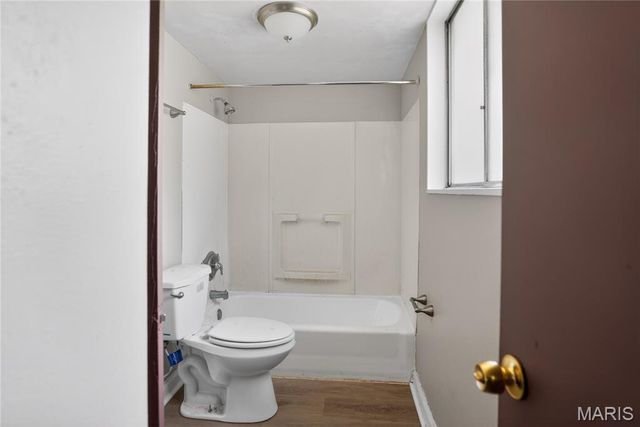 10744 Hallstead Drive, St Louis, MO 63136