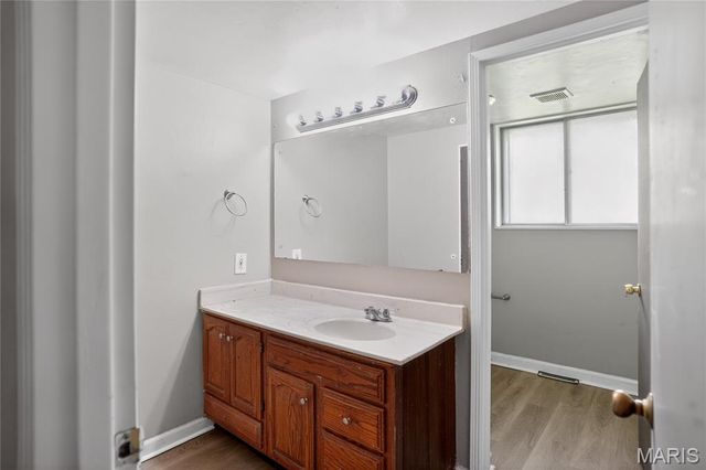 10744 Hallstead Drive, St Louis, MO 63136