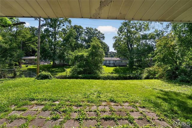 10744 Hallstead Drive, St Louis, MO 63136