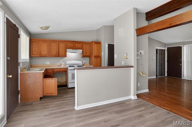 10744 Hallstead Drive, St Louis, MO 63136