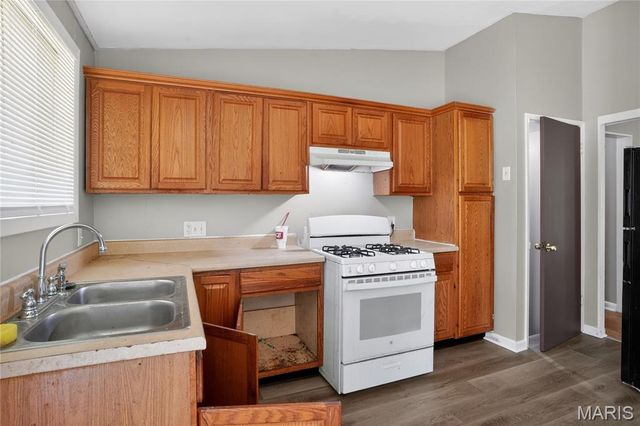 10744 Hallstead Drive, St Louis, MO 63136