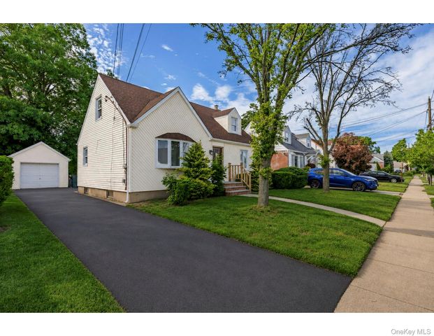 85 Todd Road, Valley Stream, NY 11580