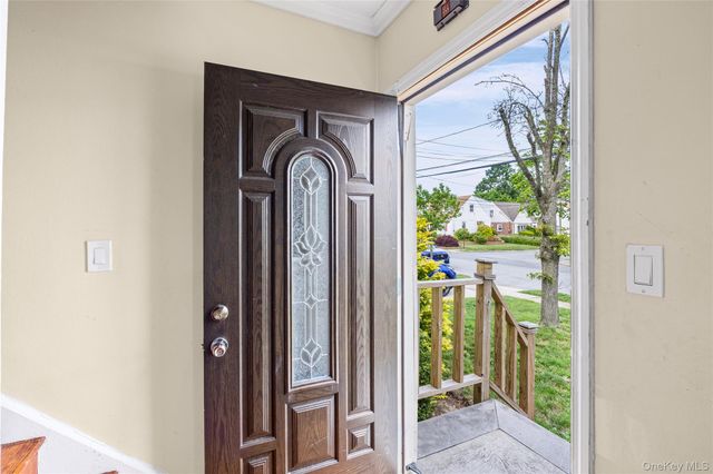 85 Todd Road, Valley Stream, NY 11580