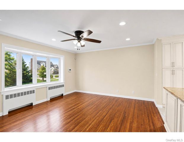 85 Todd Road, Valley Stream, NY 11580